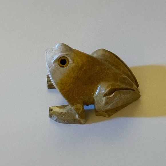 🐸Handcrafted Stone Frog Figurine - Picture 9 of 9